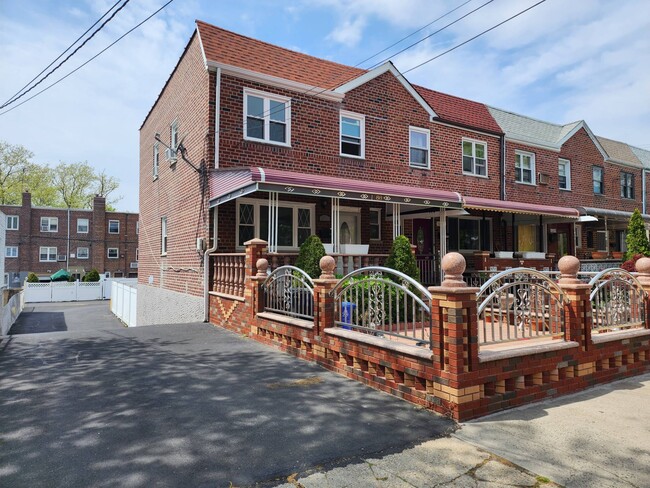 Building Photo - 1688 E 55th St