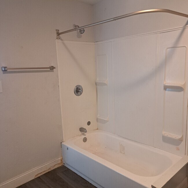 Building Photo - 909 Sims Ave