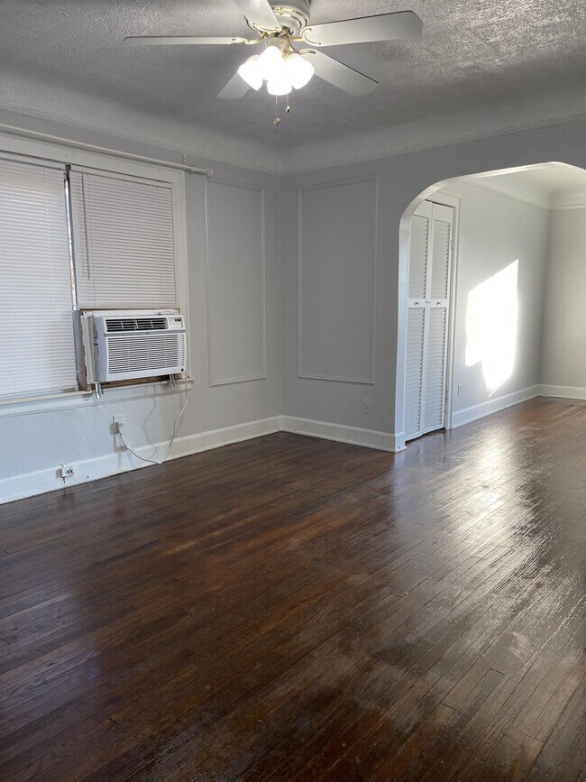 Foto del edificio - 5733 Lakewood St