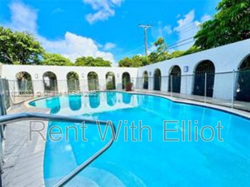 Foto principal - 4905 Harrison St