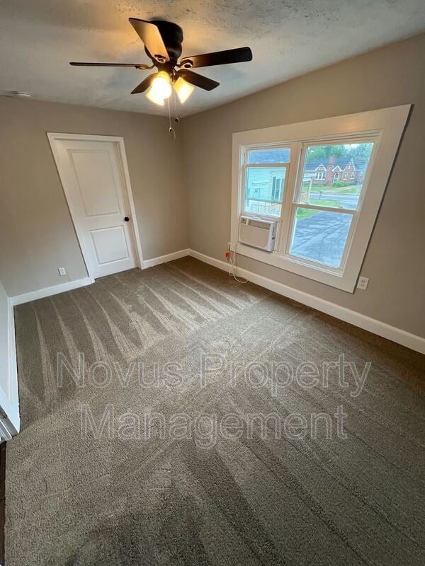 Building Photo - 304 Cedar St