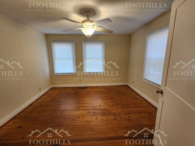 Building Photo - Charming 3-Bed, 2-Bath Home with Screened ...