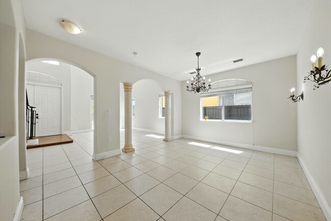 Building Photo - 15386 SW 21st Ln