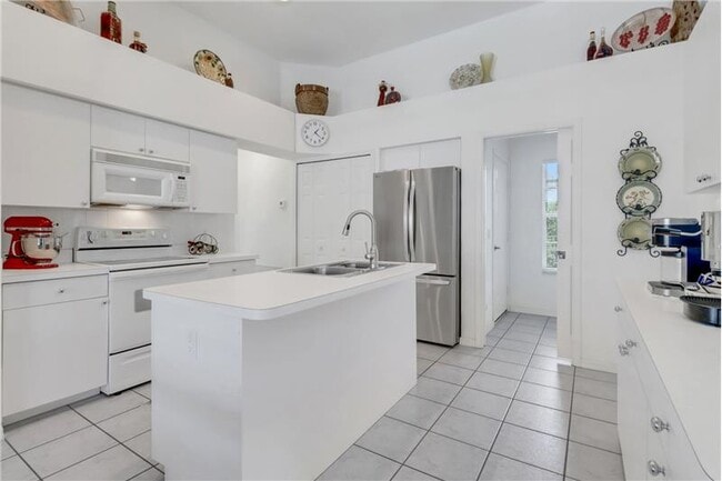 Building Photo - 3650 Sunland Ln