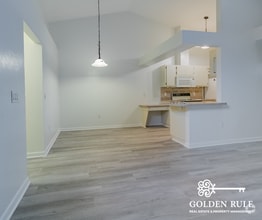Building Photo - 2850 SW 38th Pl