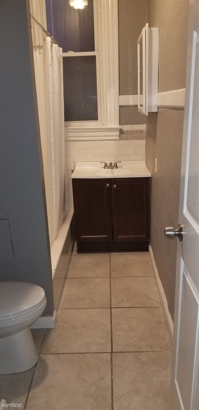 Foto del edificio - 2 br, 1 bath House - 2341B Russell Blvd 2341B