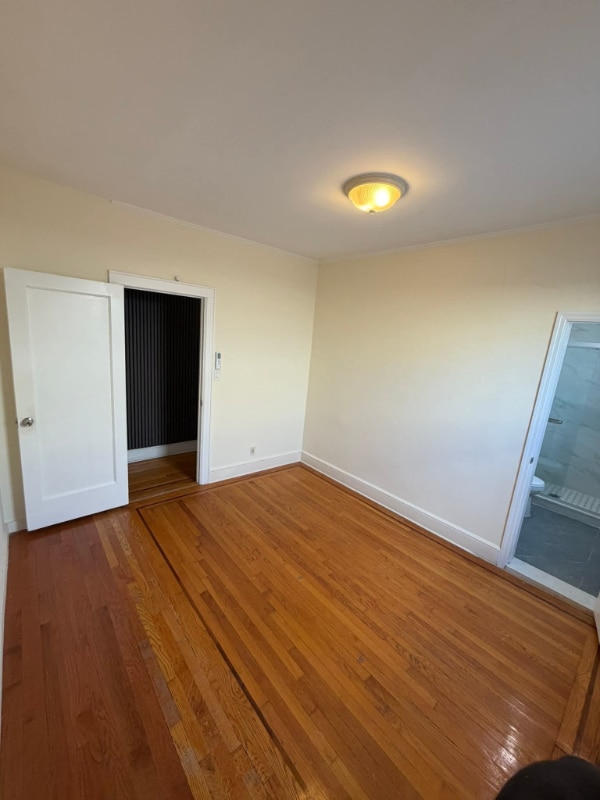 Foto del edificio - 3006 E 85th St