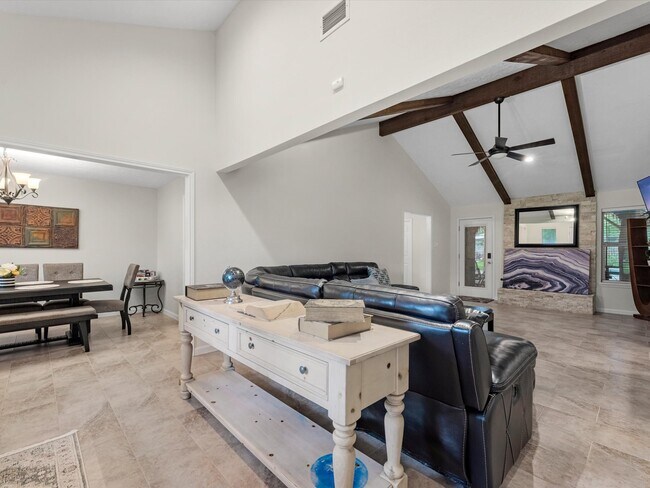 Foto del edificio - 12701 Manorwood Ln