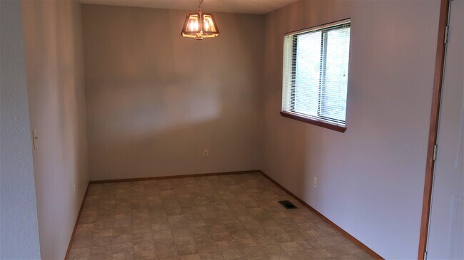 Building Photo - 920 Grenz St