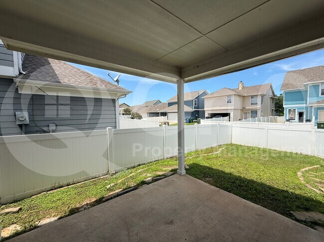 Building Photo - 10301 Waterbury Dr