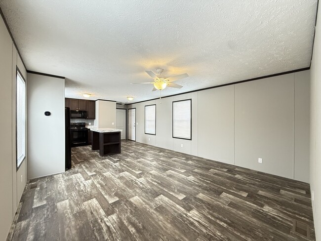 Building Photo - 10610 State Rte 762