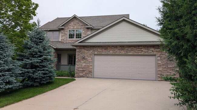 2-story house w/2 car garage - 2669 Kathleen Ln NE