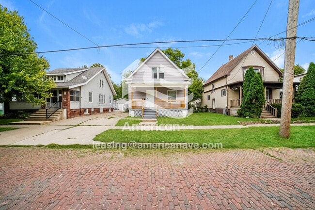 Building Photo - 2140 N Maryland Ave