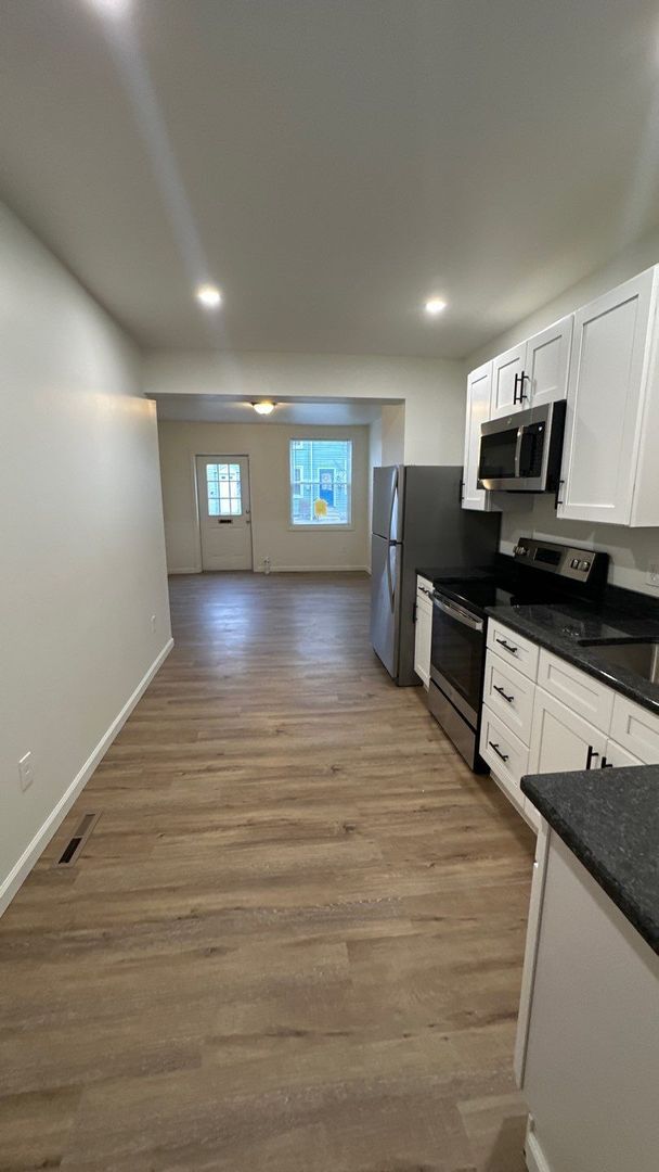 Foto del edificio - Spacious & Beautifully Updated 3BR Home with Extra Storage in Columbia