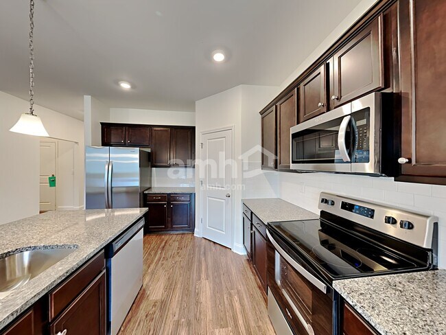 Building Photo - 808 Carnaby Lane
