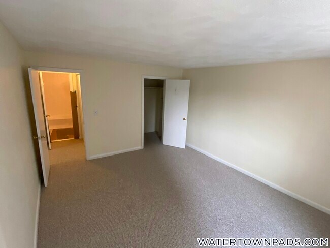 Building Photo - 16 Whites Ave