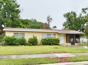 Building Photo - 1203 N Lavon Ave