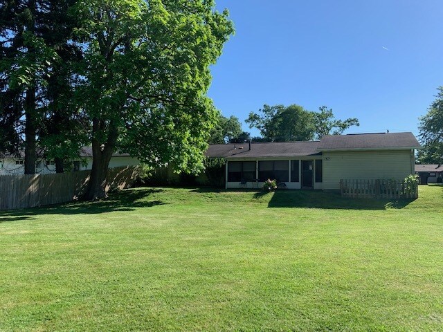 Building Photo - 92 Robinhood Dr