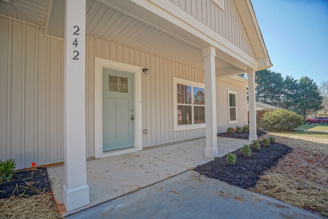 Building Photo - 242 Acorn Acres Rd