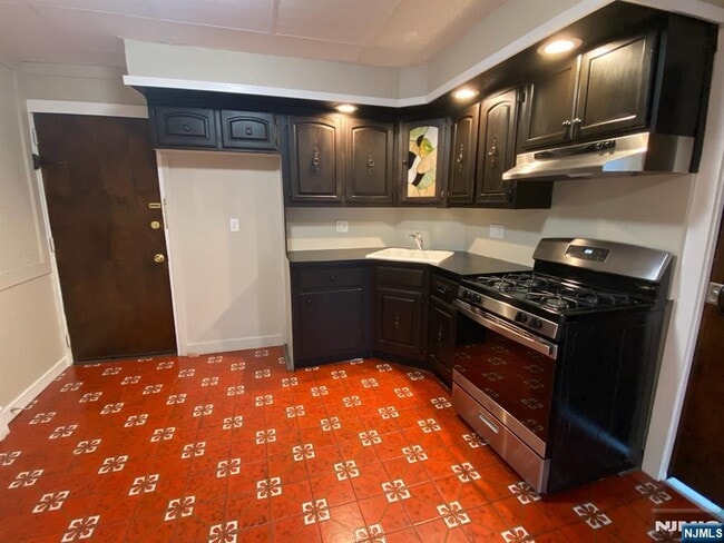 Foto del edificio - 228-230 Harrison Ave-2-2