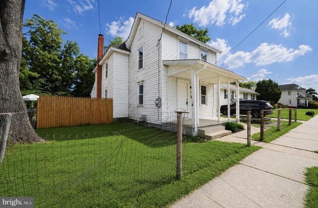 Building Photo - 210 W Buck St