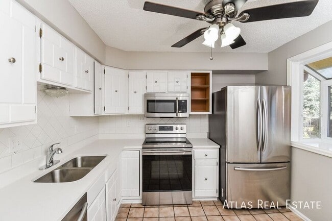Building Photo - 4830 Ranch Dr