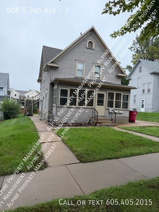 Building Photo - 608 S 3rd Ave