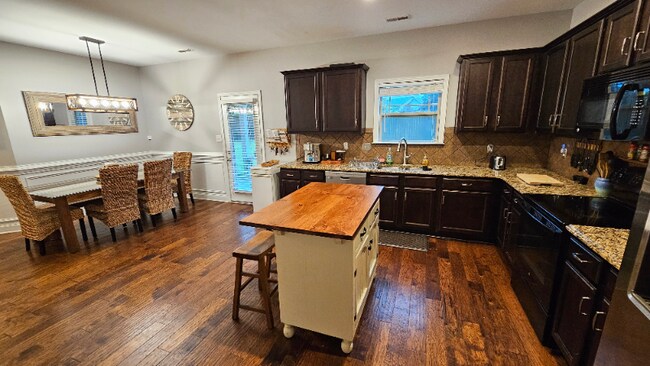 Building Photo - 2340 Pea Ridge Rd
