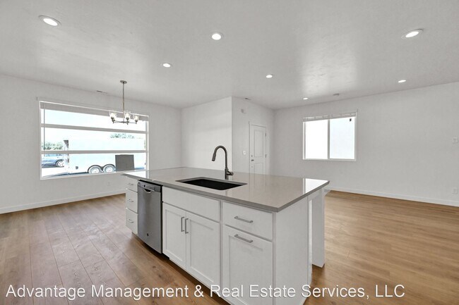 Building Photo - 3 br, 2.5 bath House - 578 S 1080 W