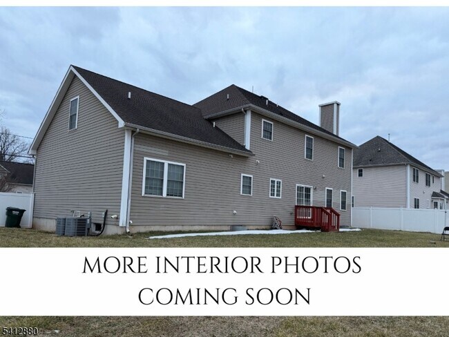 Building Photo - 105 Churchill Ave