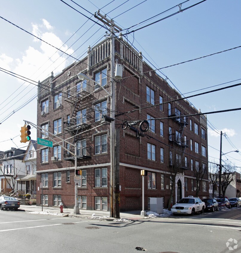Primary Photo - 159 Hutton St