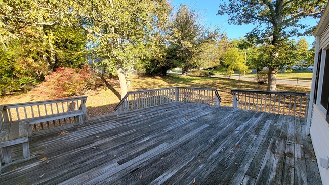 Building Photo - 43 Salem Hill Rd