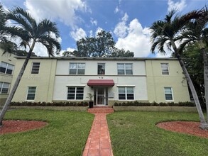 Building Photo - 426 NE 77th Street Rd