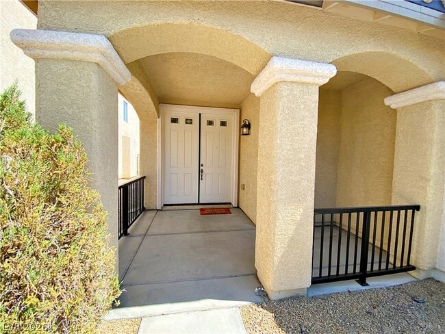 Foto del edificio - 682 Homewillow Ave