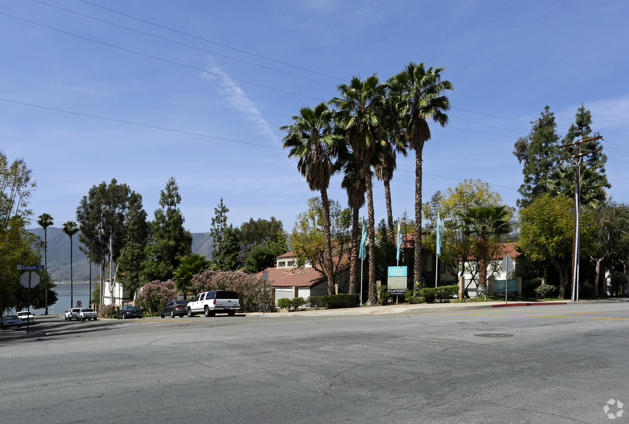 Primary Photo - Lakeview Village