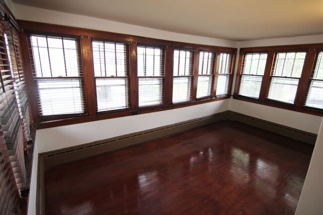 Foto del edificio - 221 N Dewey St