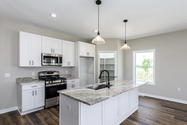 Building Photo - 946 Kings Dr