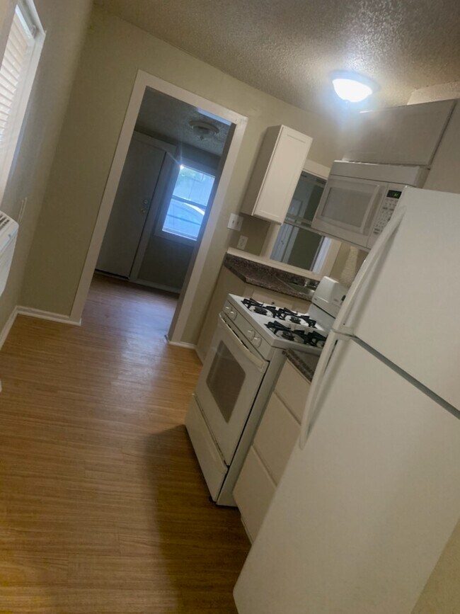 Kitchen - 1620 Caldwell St