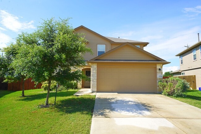Gorgeous Selma Living with a Inground Pool... - Gorgeous Selma Living with a Inground Pool... House