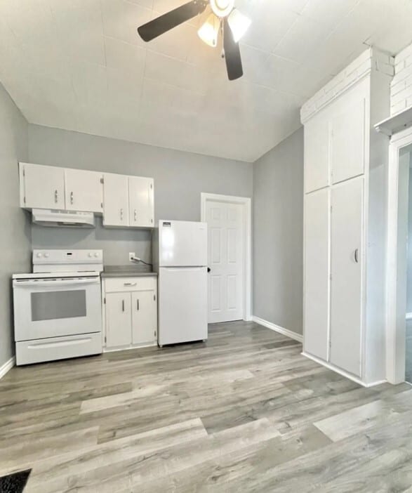 Photo du bâtiment - Spacious 2 Bed / 1 Bath House| $1999/month - Parking Included