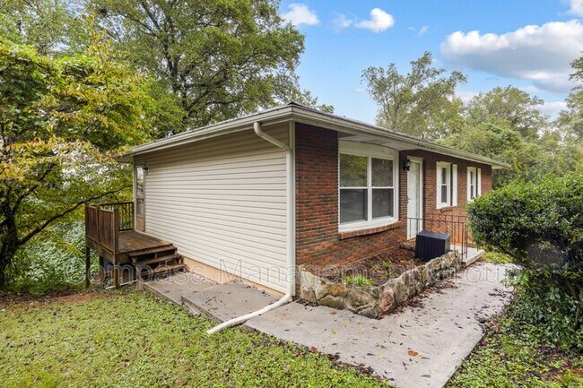 Building Photo - 2347 Sylvania Ave SE