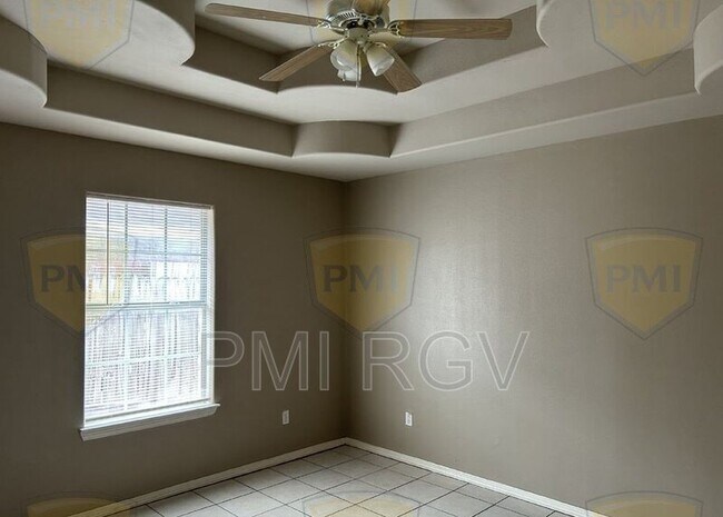 Building Photo - 809 W Bronze Dr