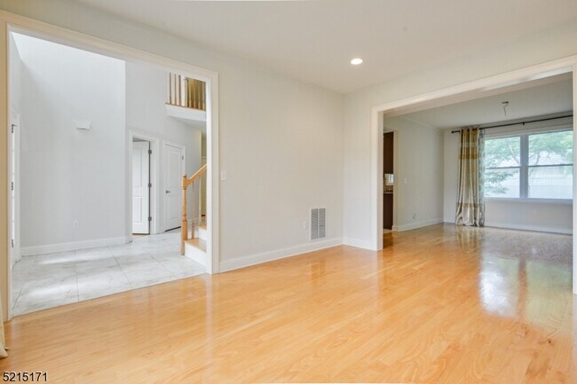 Building Photo - 26 Pine Ln
