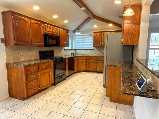 Building Photo - 520 Sumac Pl