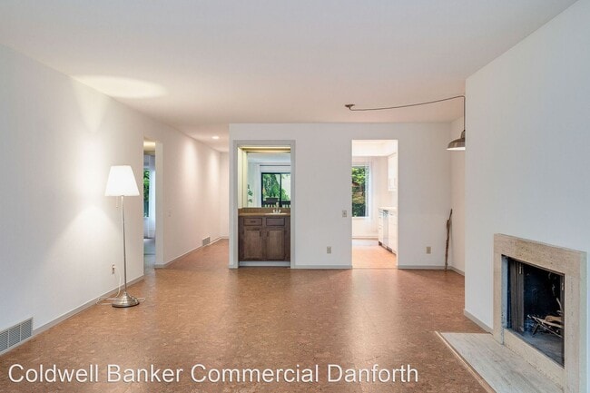 Building Photo - 2 br, 2 bath House - 13730 15th NE, #C 203...