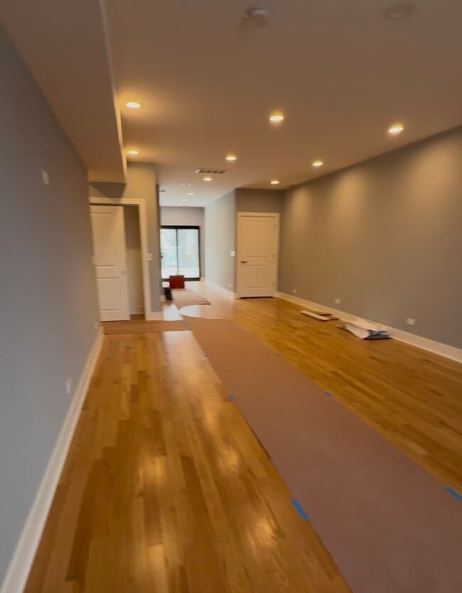 Foto del edificio - 2157 N Western Ave