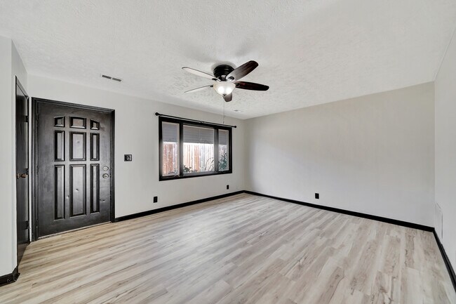 Building Photo - 5707 Ballard Ave