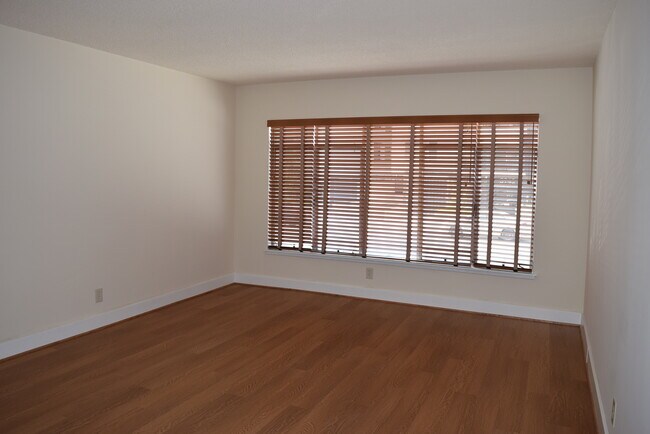 Building Photo - 3944 Ingraham St