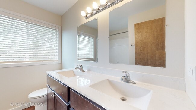 Building Photo - 29W542 Country Ridge Dr