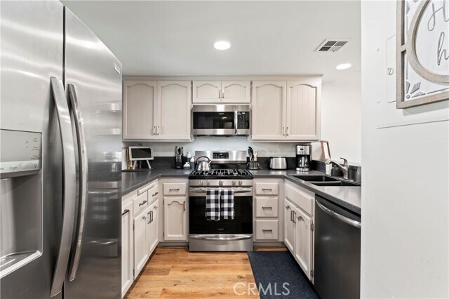 Building Photo - 208 Village Bay